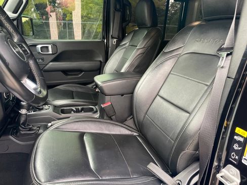 Used 2022 Jeep Wrangler Unlimited Sahara AWD/4WD image 15