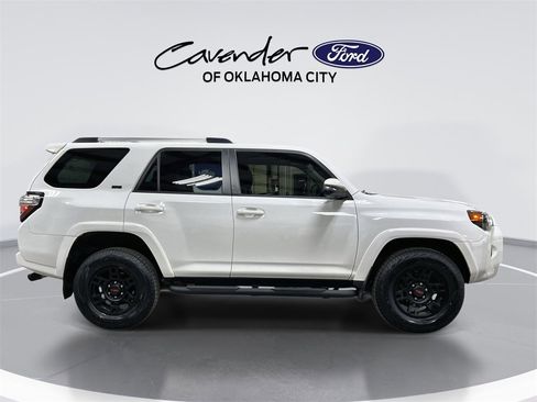 Used 2021 Toyota 4Runner SR5 Premium image 9