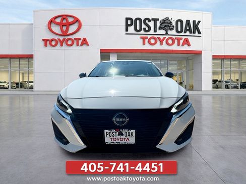 Used 2025 Nissan Altima 2.5 SV FWD image 11
