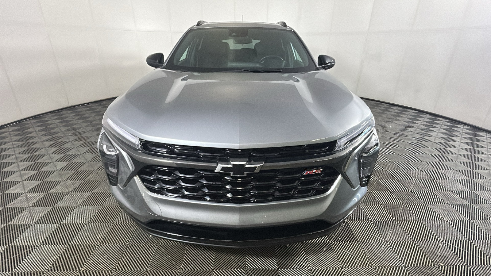 Used 2024 Chevrolet Trax RS w/ Sunroof Package FWD image 9