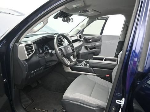 Used 2022 Toyota Tundra SR5 w/ SR5 Convenience Package AWD/4WD image 4