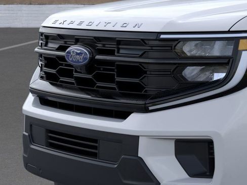 New 2026 Ford Expedition Active image 18