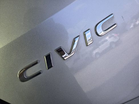Used 2018 Honda Civic Sport image 11