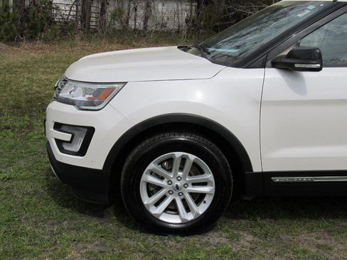 Used 2017 Ford Explorer XLT w/ Equipment Group 202A image 10