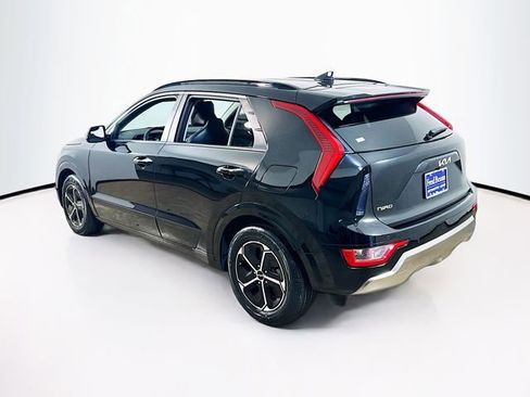 Used 2023 Kia Niro SX image 6