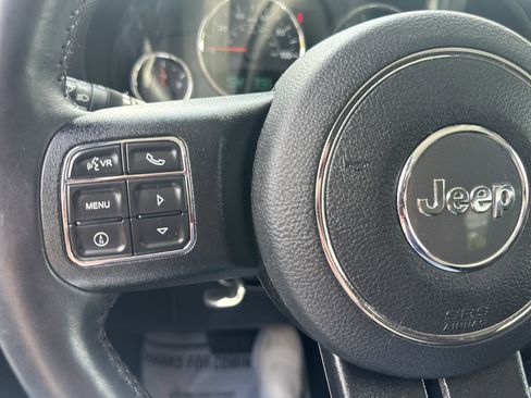 Used 2016 Jeep Wrangler Rubicon w/ Power Convenience Group AWD/4WD image 17