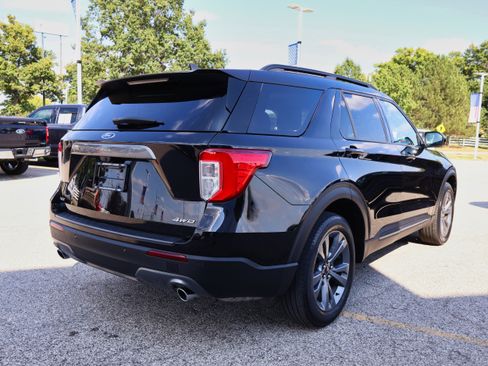 Used 2023 Ford Explorer XLT w/ Equipment Group 202A image 5