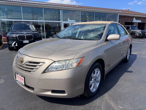 Used 2008 Toyota Camry LE FWD image 1