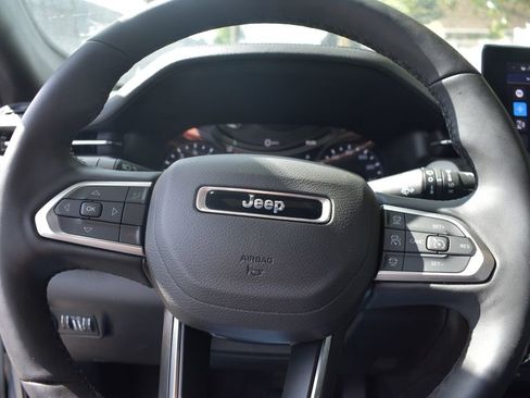Used 2025 Jeep Compass Limited AWD/4WD image 13