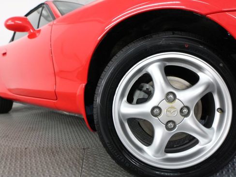 Used 2002 MAZDA MX-5 Miata RWD image 15