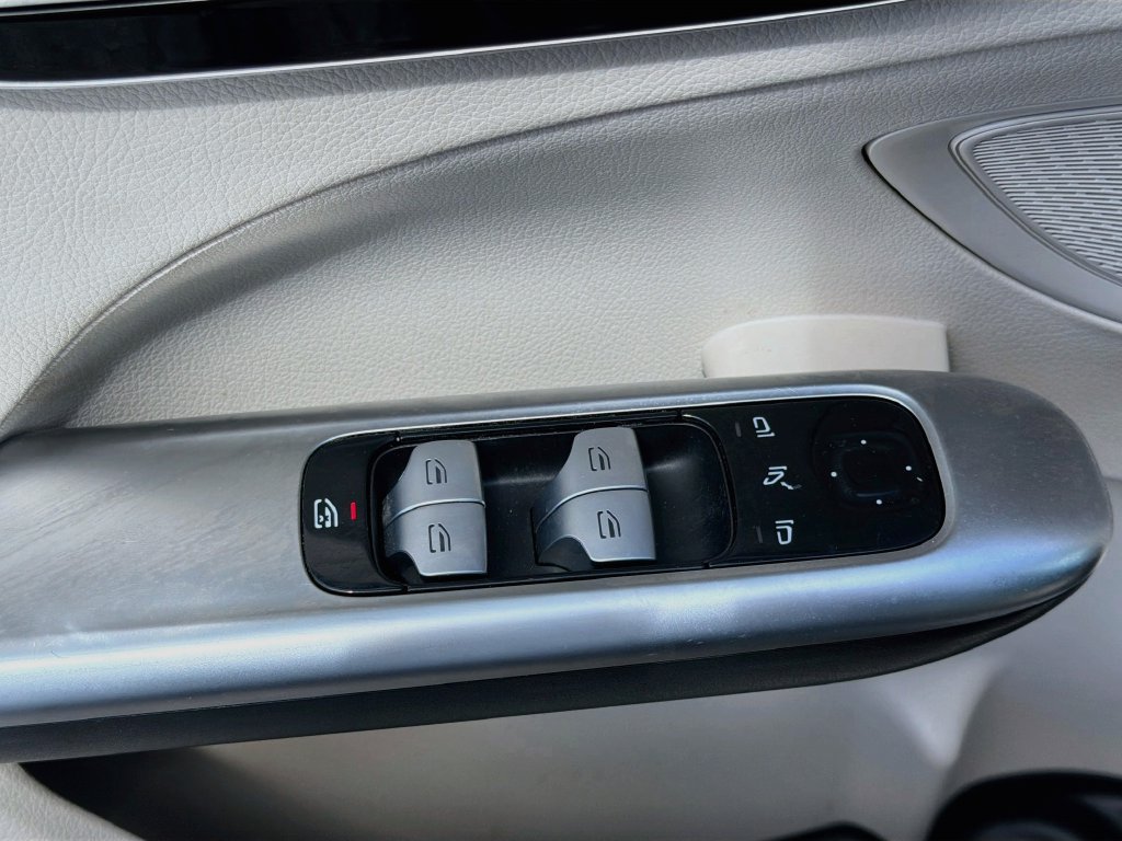 Used 2022 Mercedes-Benz C 300 Sedan image 23
