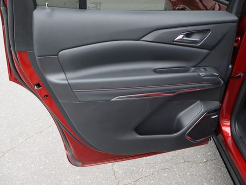 Used 2024 Chevrolet Traverse RS FWD image 32