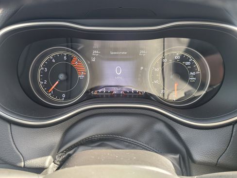 Used 2022 Jeep Cherokee Latitude Lux w/ Sun & Sound Group image 11