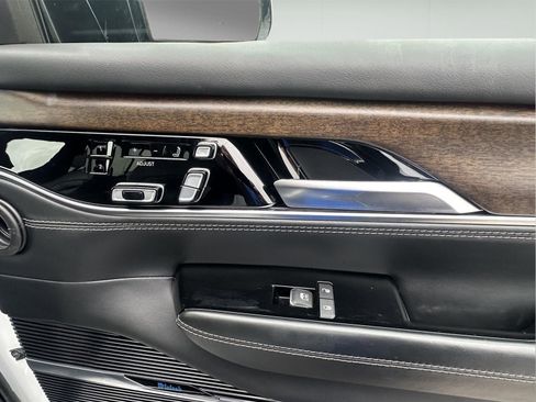 Used 2023 Jeep Grand Wagoneer Series II image 55