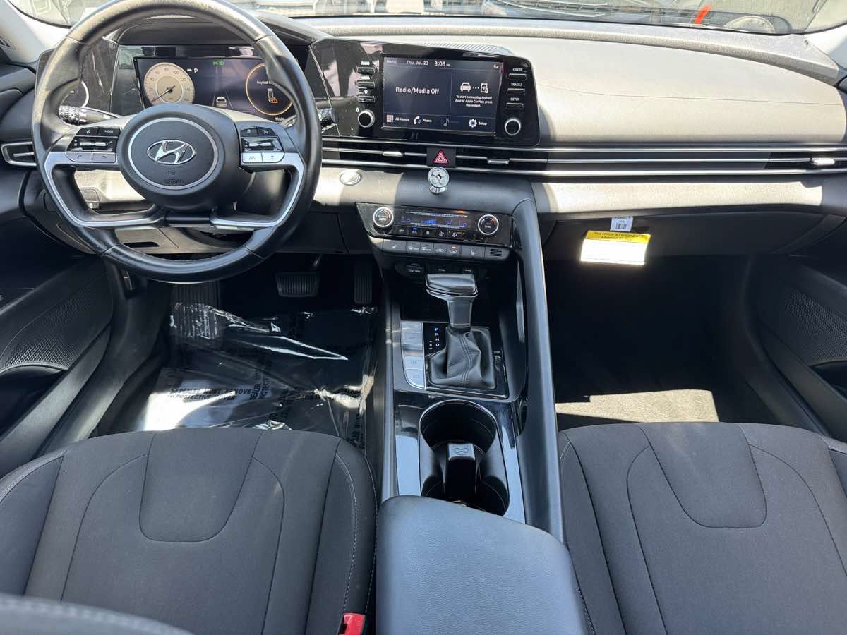 Used 2021 Hyundai Elantra SEL w/ Convenience Package FWD image 17