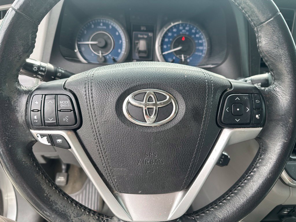 Used 2017 Toyota Sienna XLE w/ XLE Navigation Package FWD image 16