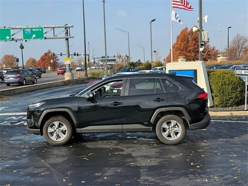 Used 2025 Toyota RAV4 XLE image 2
