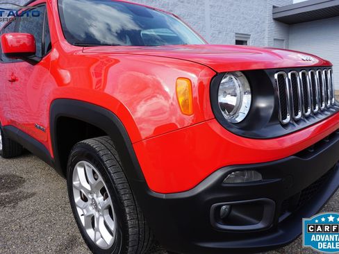 Used 2017 Jeep Renegade Latitude AWD/4WD image 7