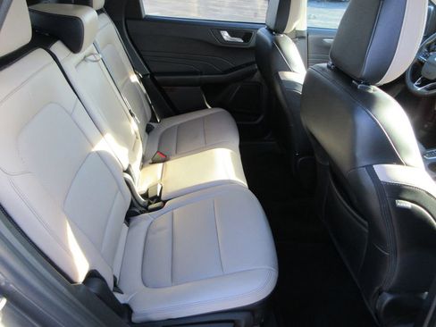 Used 2022 Ford Escape Titanium image 19