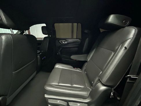 Used 2021 Chevrolet Suburban Z71 w/ Luxury Package image 10