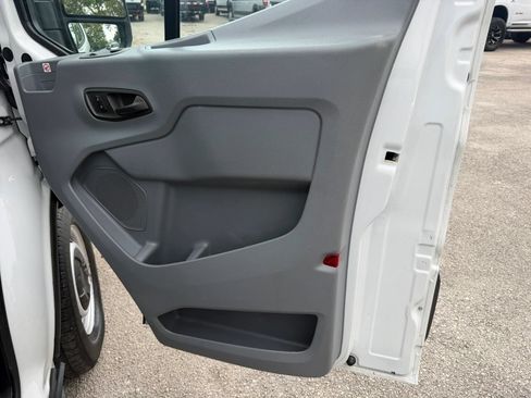 Used 2019 Ford Transit 150 130 Low Roof RWD image 19