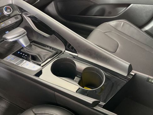 Used 2022 Hyundai Elantra Limited w/ Preferred Accessory Package image 34