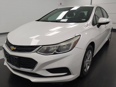 Used 2018 Chevrolet Cruze LS FWD image 15