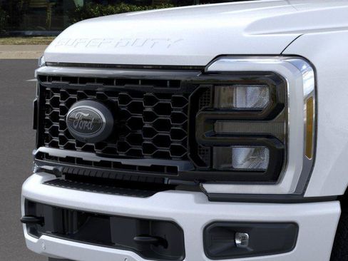 New 2026 Ford F250 Lariat w/ Black Appearance Package AWD/4WD image 17