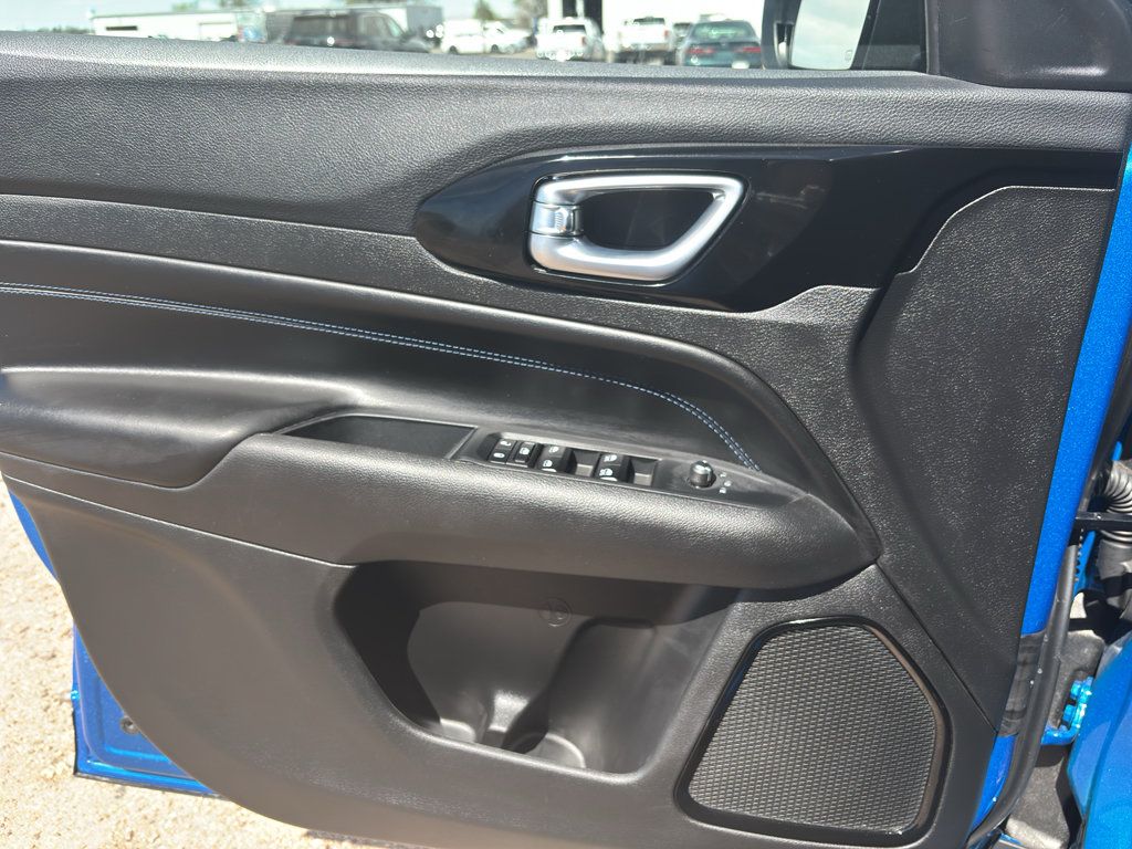 New 2026 Jeep Compass Latitude AWD/4WD image 32