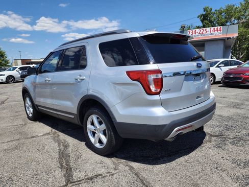 Used 2016 Ford Explorer XLT w/ Equipment Group 202A AWD/4WD image 12