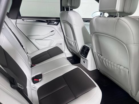 Certified 2020 Porsche Macan S AWD/4WD image 24