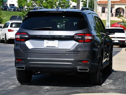 Used 2025 Honda Pilot Black Edition image 9
