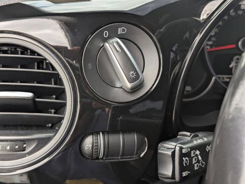 Used 2018 Volkswagen Beetle 2.0T S image 28