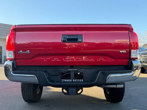 Used 2016 Toyota Tacoma TRD Sport image 67