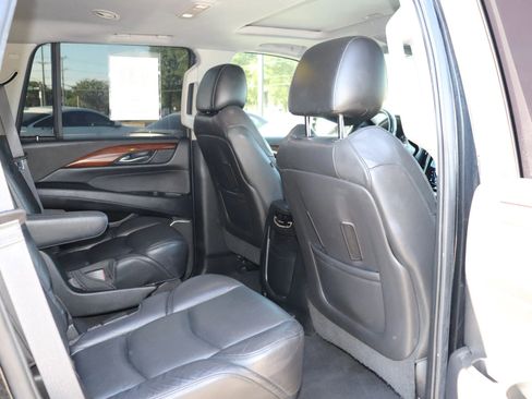 Used 2017 Cadillac Escalade Luxury AWD/4WD image 20