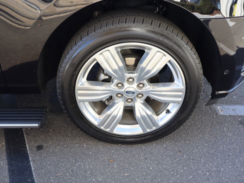 Used 2024 Ford Expedition Platinum image 43