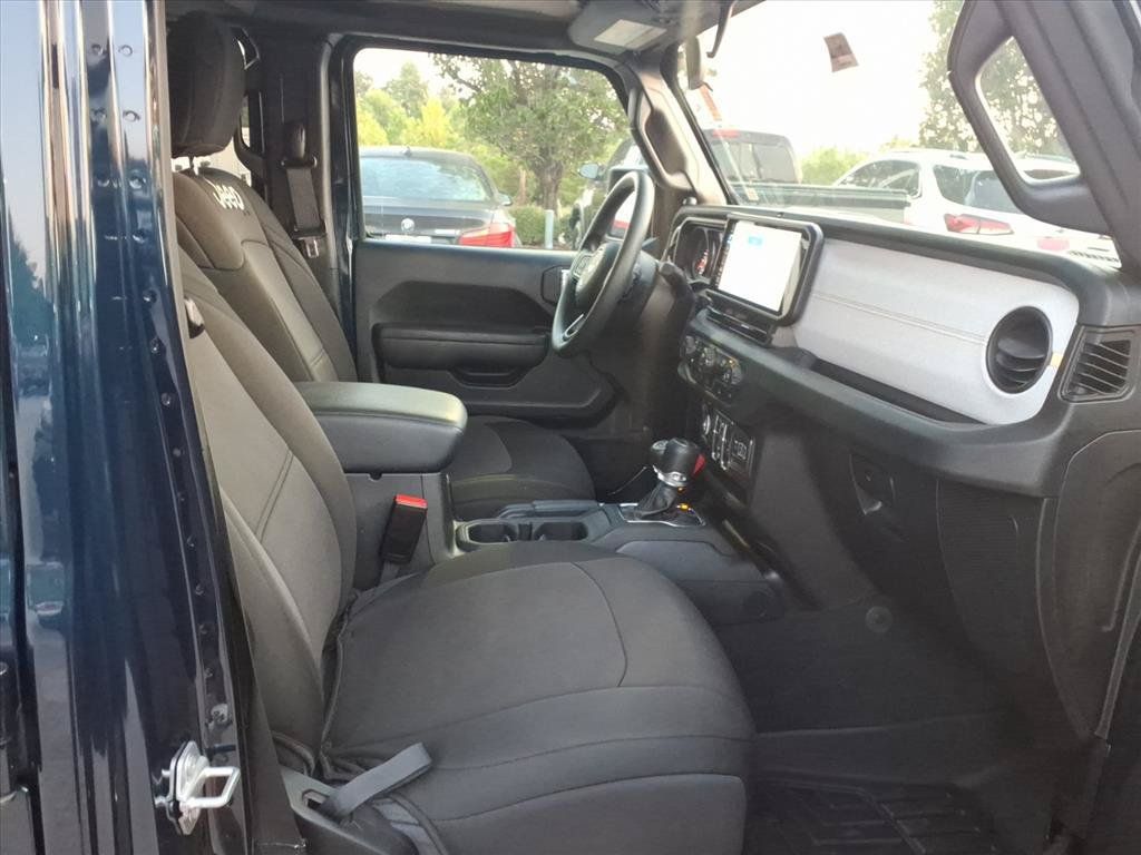 Used 2025 Jeep Gladiator Sport AWD/4WD image 17