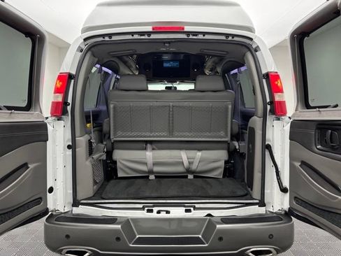 Used 2015 GMC Savana 2500 RWD image 10