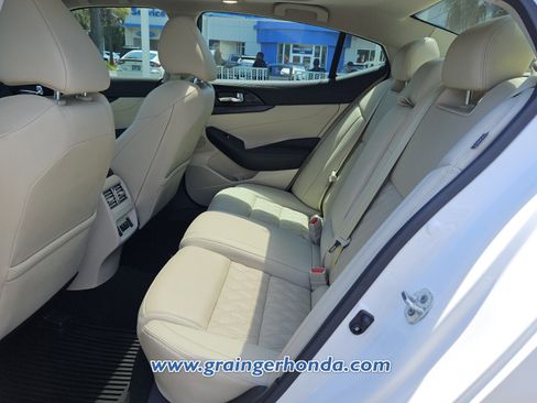 Used 2023 Nissan Maxima Platinum w/ Sport Mat Group FWD image 11