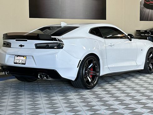 Used 2018 Chevrolet Camaro SS image 4