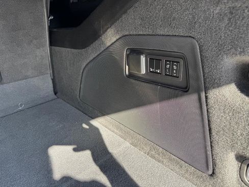 Used 2023 Cadillac Escalade ESV V AWD/4WD image 35