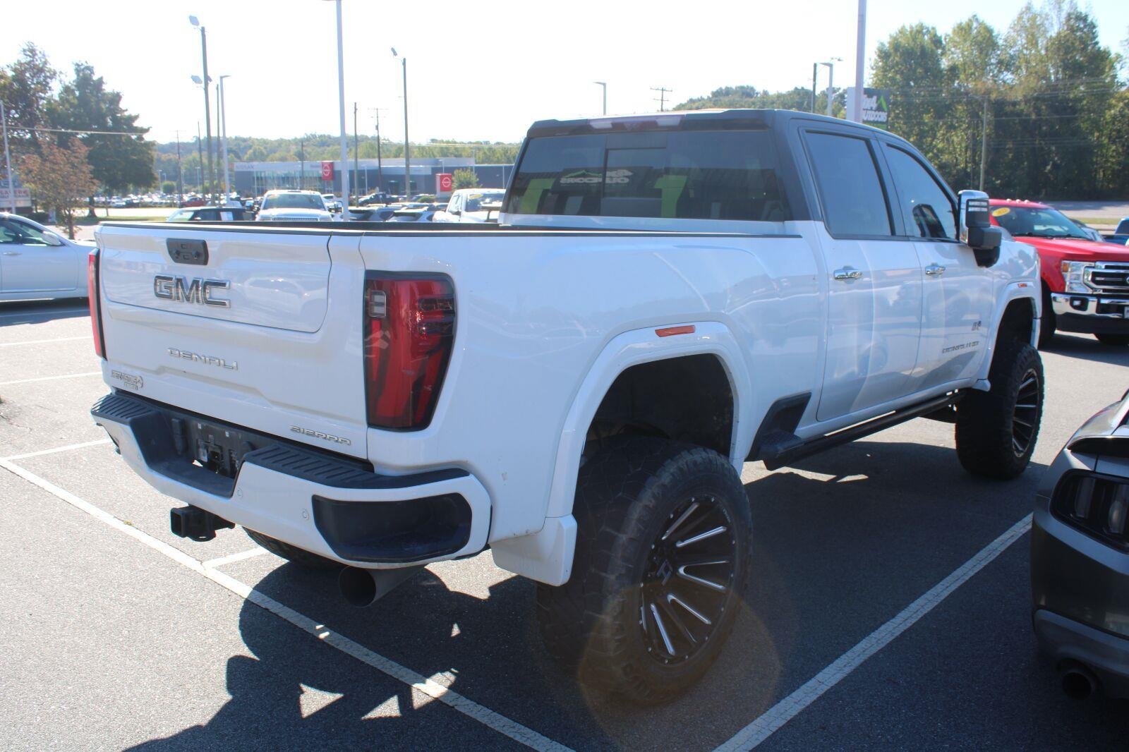 Used 2024 GMC Sierra 2500 Denali Ultimate AWD/4WD image 4