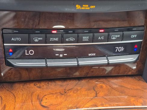 Used 2014 Mercedes-Benz E 350 4MATIC Sedan image 25