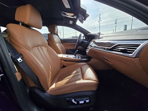 Used 2021 BMW 740i xDrive w/ M Sport Package image 19