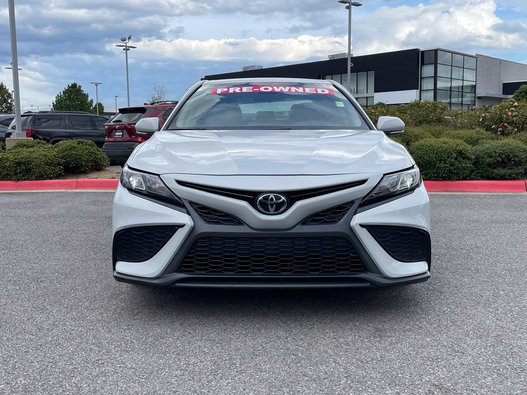 Used 2023 Toyota Camry SE FWD image 2
