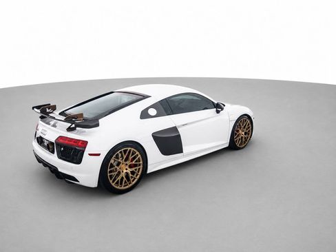 Used 2018 Audi R8 V10 w/ Premium Package RWD image 5