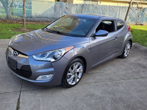 Used 2017 Hyundai Veloster FWD image 1