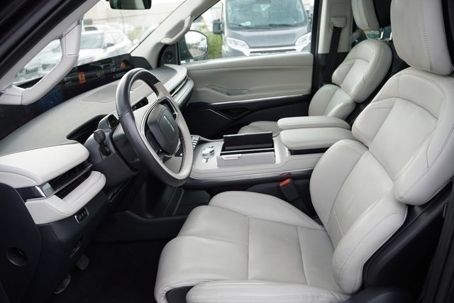 Used 2025 Lincoln Navigator L Reserve AWD/4WD image 16