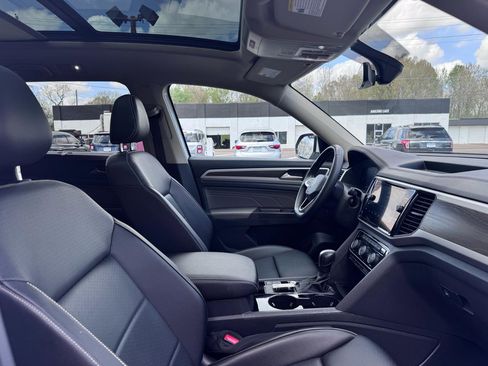 Used 2022 Volkswagen Atlas SE w/ Panoramic Sunroof Package image 10
