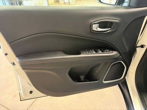 Certified 2019 Jeep Compass Latitude w/ Cold Weather Group FWD image 20